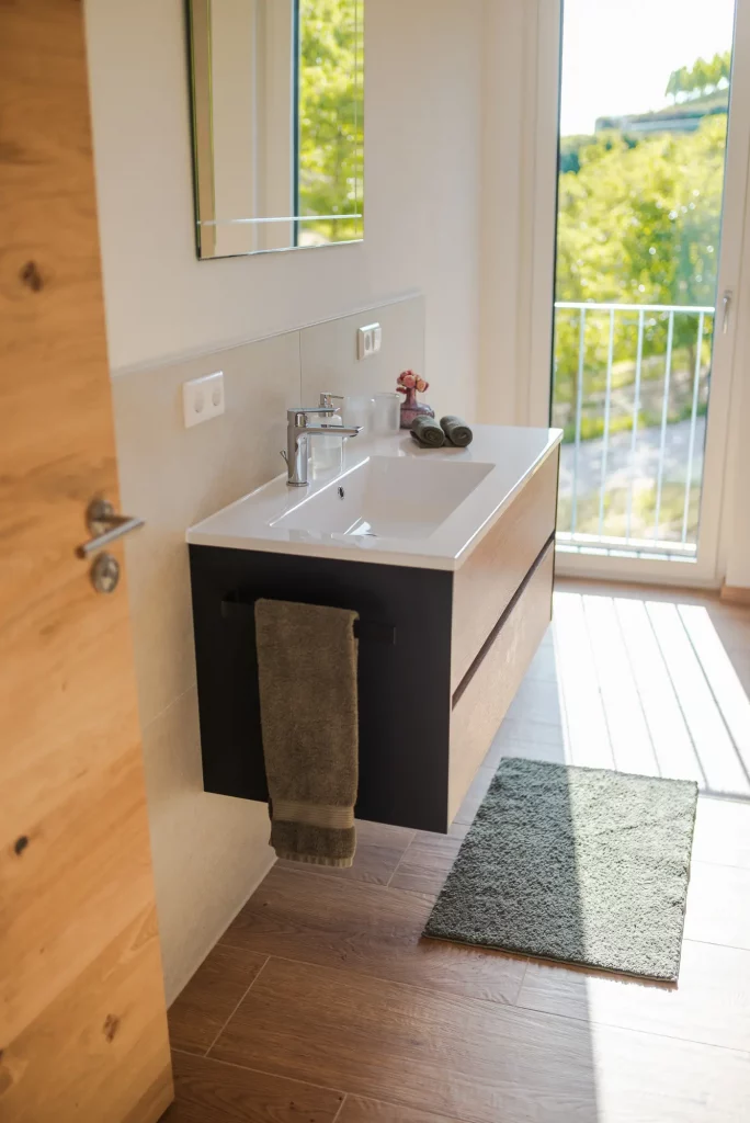 ferienwohnung-bassler_kappelrodeck-2000px-1 Badezimmer der Ferienwohnung Weinberg in Kappelrodeck